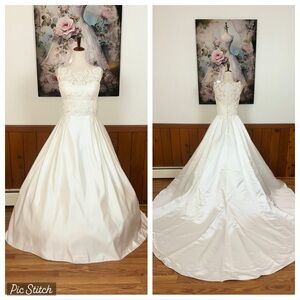Stunning Liz Fields Satin Wedding Gown
